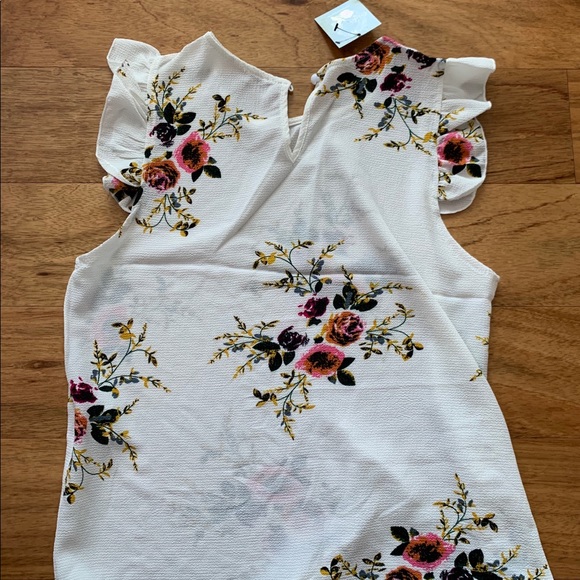 Floral flutter sleeve top - Picture 6 of 7